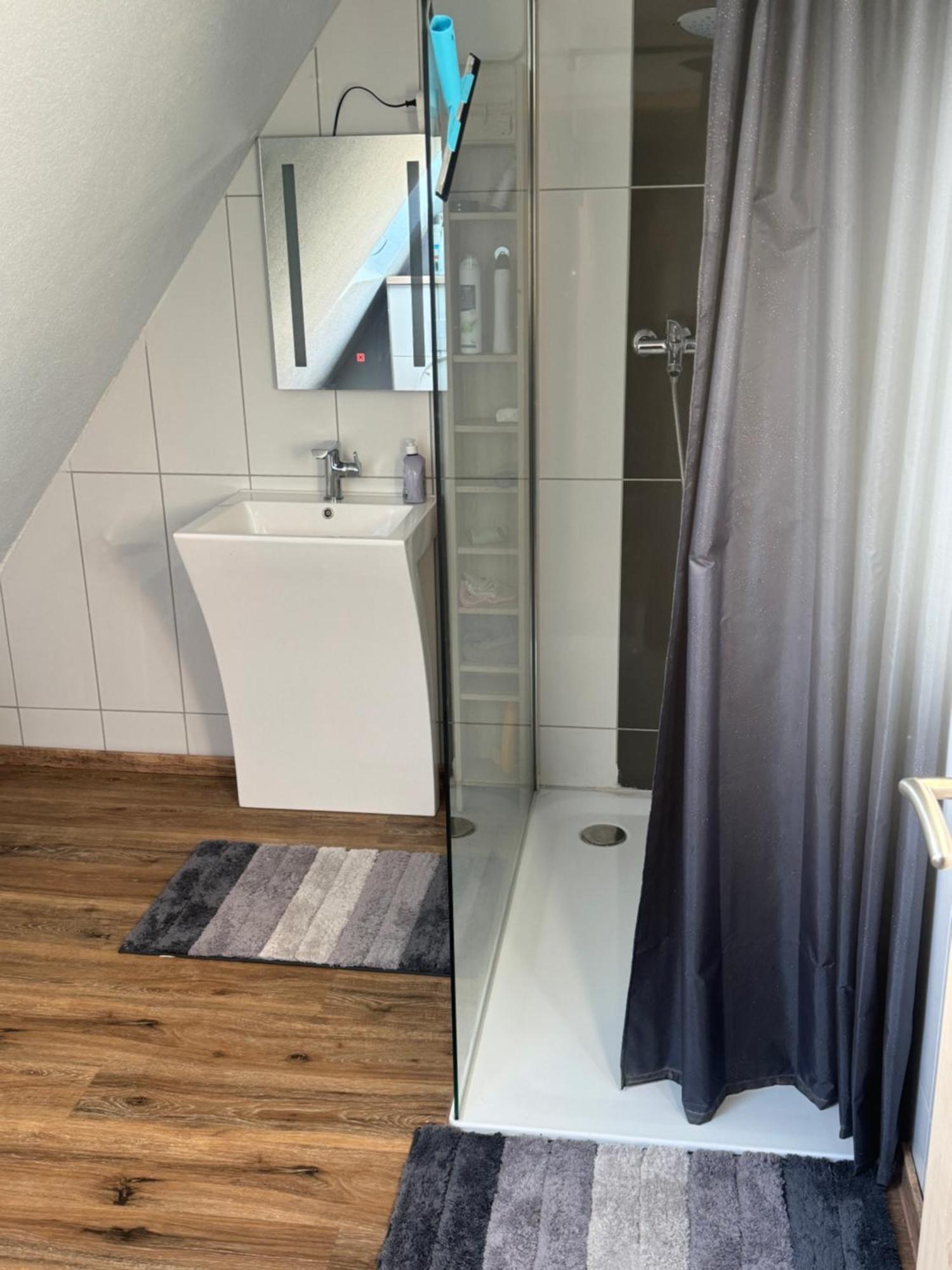 Gaestezimmer Am Aartalsee Bischoffen Ngoại thất bức ảnh